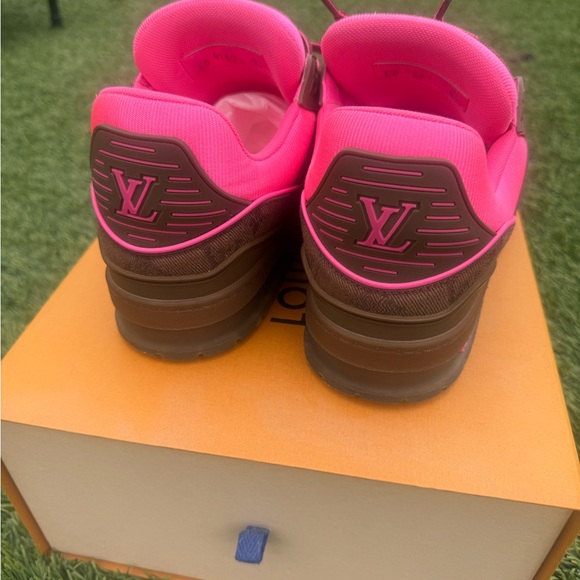 Louis Vuitton Pink and Brown Trainers - Picture 4 of 8